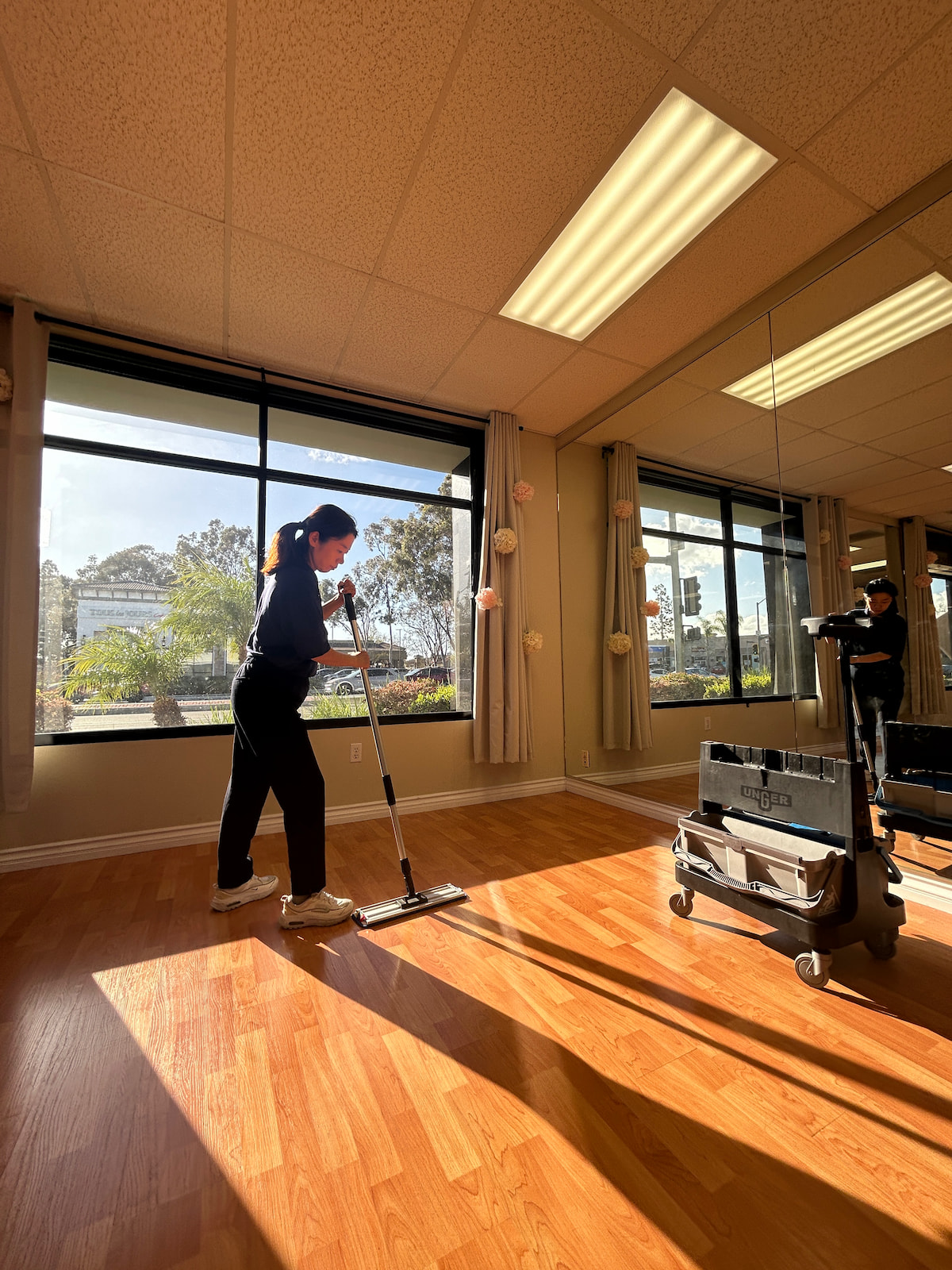 Getty Team technician providing commercial janitorial services