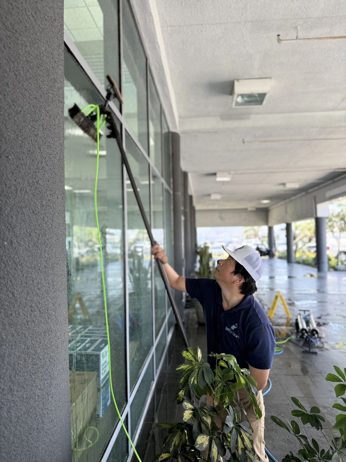 Getty Team commercial window cleaning technician cleaning exterior glass at a commercial facility